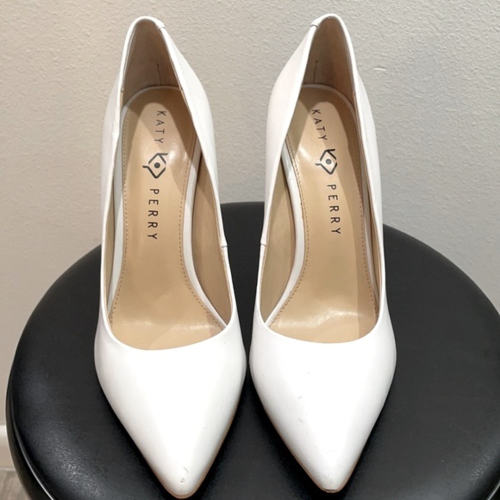 Katy Perry White pump heels size 9